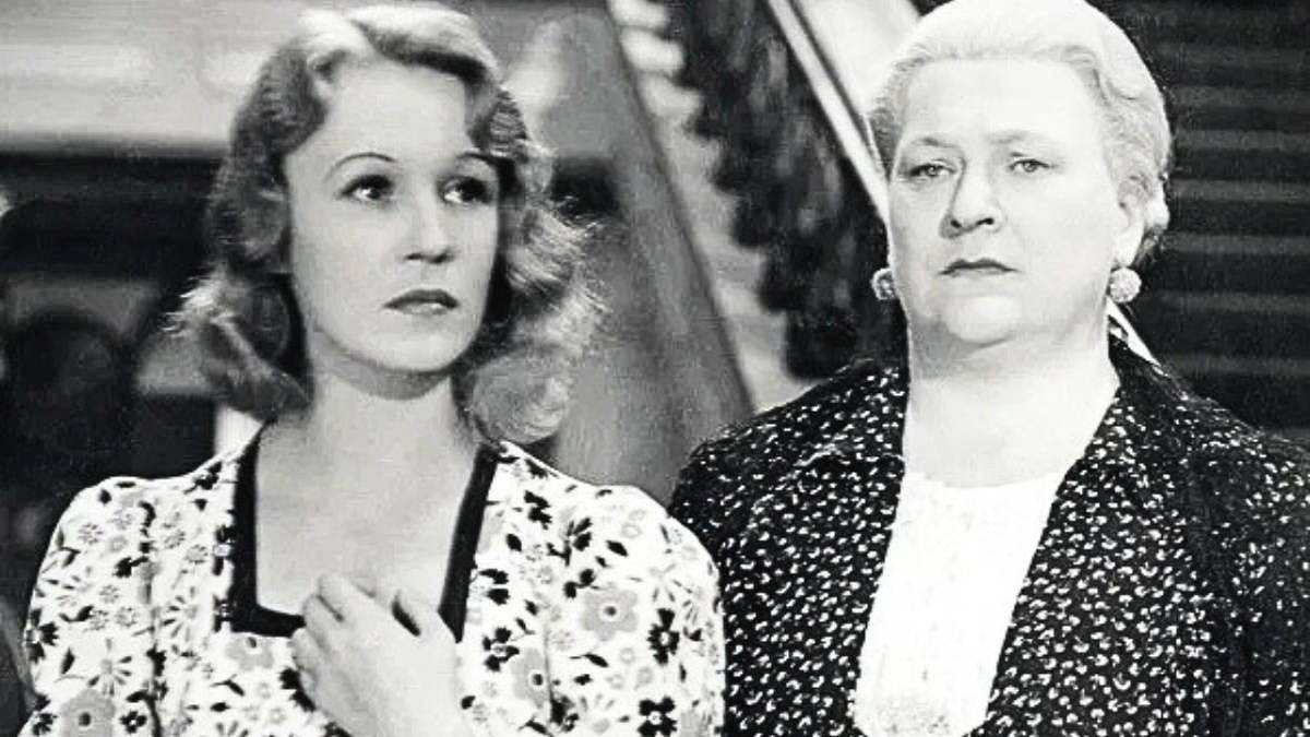 Kdo ji nezná, není Čech. Zítra odpoledne vysílá ČT 1 nesmrtelnou komedii, u které puknete smíchy i po sté