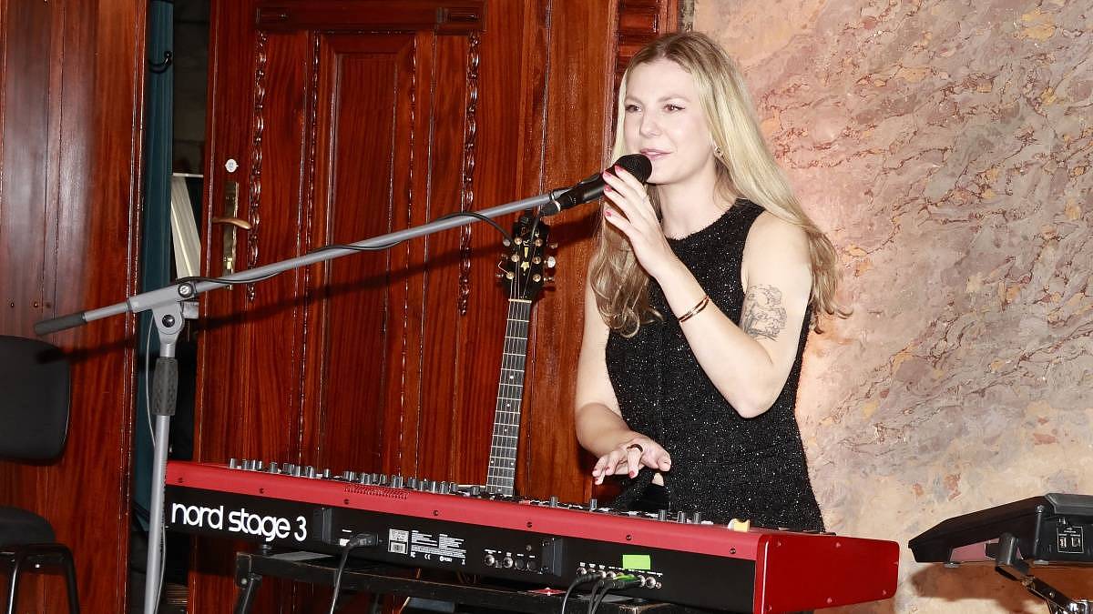 Toto je slavná dcera Lenky Filipové. Je jí 32 a vypadá jako matčina kopie v nejlepších letech