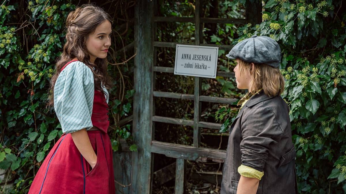 Nová česká pohádka je v nabídce.  Tajemná vila, kouzelná bylina, láska a fantastická Tereza Ramba dostanou celou rodinu