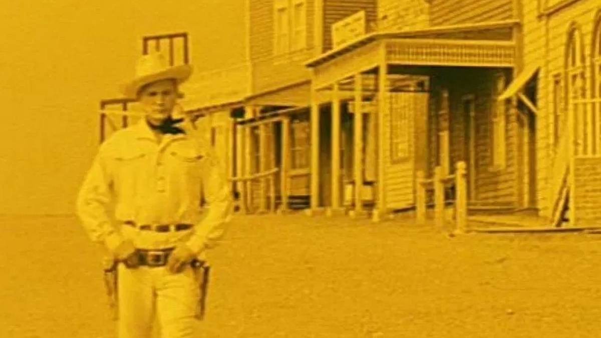 Do očí bijící chyby ve filmu Limonádový Joe. Největší kopanec udělá Menšík přímo za barem saloonu