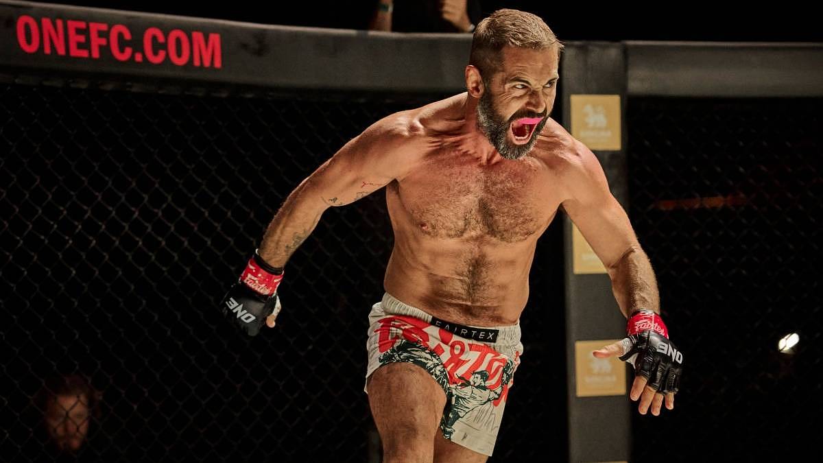 Filmová premiéra: Russell Crowe jako brutální mentor v MMA řežbě Beast. Kritika očekává trhák srovnatelný s Rockym