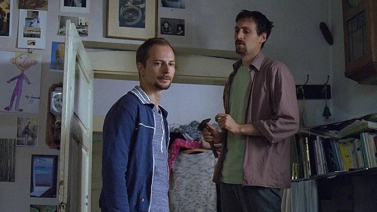 Vzpomínáte si na kudrnatého Jindřicha z Princezny ze mlejna? Teď hraje v seriálech, ale změnil se k nepoznání. Poznáte ho?