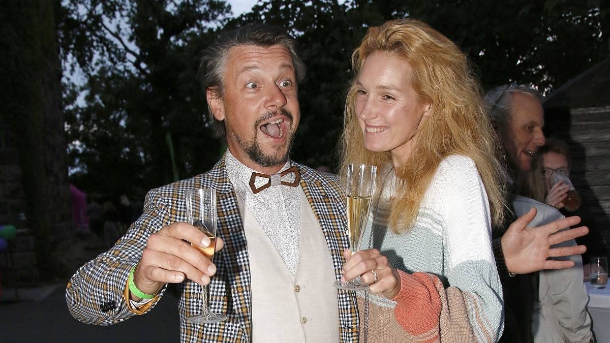 Krásná dcera Michala Nesvatby a Světlany Nálepkové se tajně vdala. Vzala si známého seriálového herce