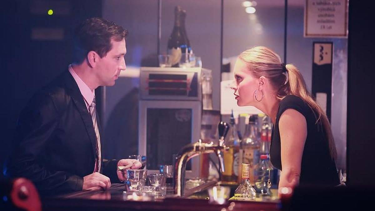 Zítra se žádná žena neotrhne od obrazovky. Ve 20:00 vysílá Prima Max komedii v dvojroli s nejhezčím českým hercem současnosti