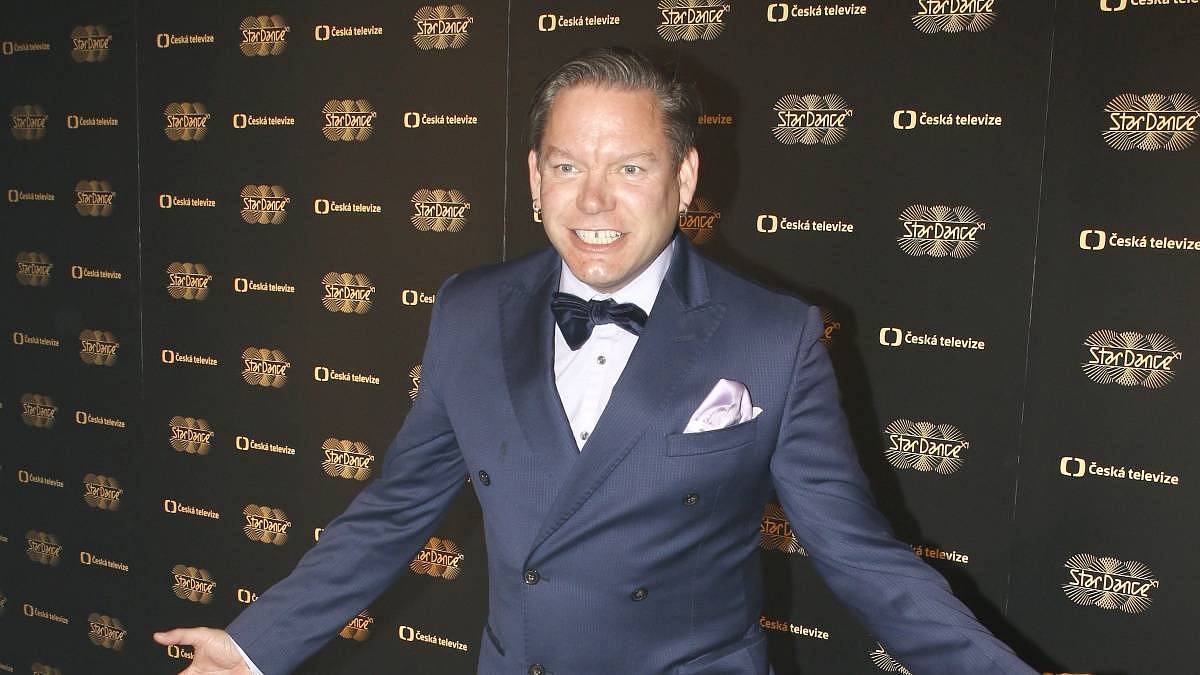 Zpěvák Matěj Ruppert slaví narozeniny. Oženil se na lodičce uprostřed šumavské řeky