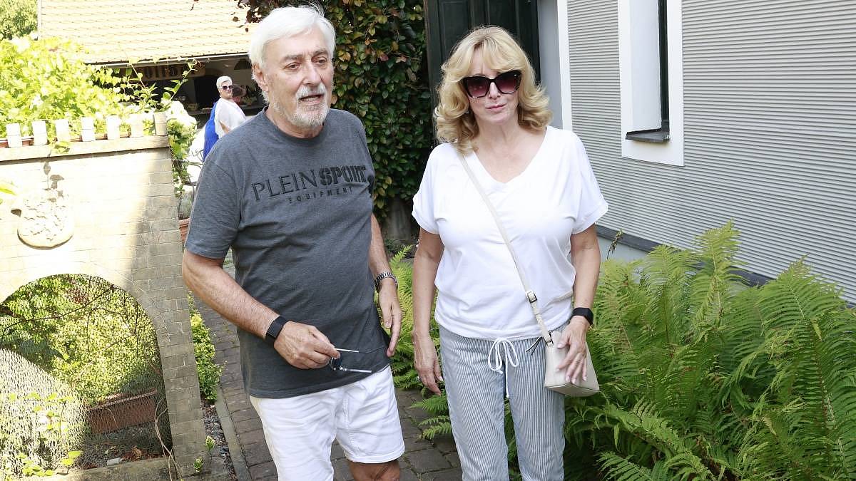 Luxus za miliony nestačil. Rosák opustil svou obrovskou vilu a přestěhoval se na  dal přednost vnoučatům