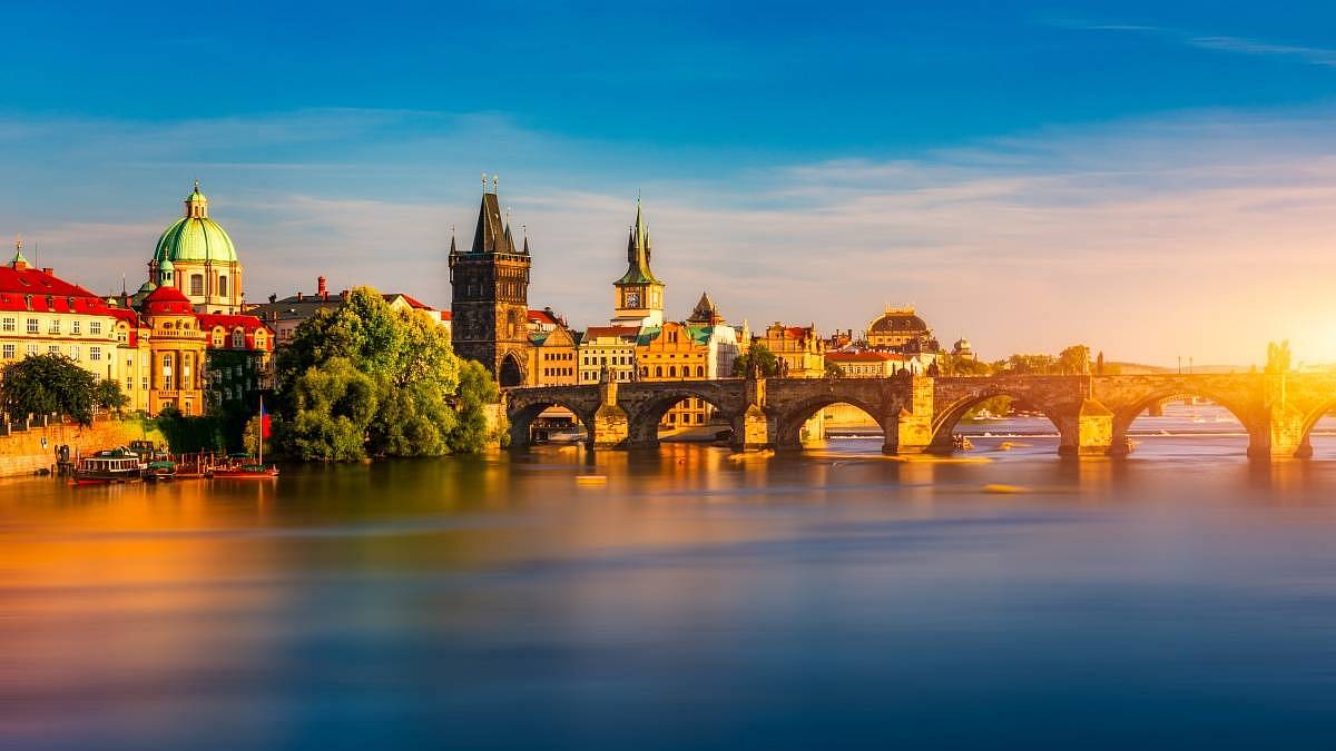 Hollywoodské hvězdy, které milují Prahu: Bloom, Reeves i Douglas. Katy Perry sdílela legrační fotku