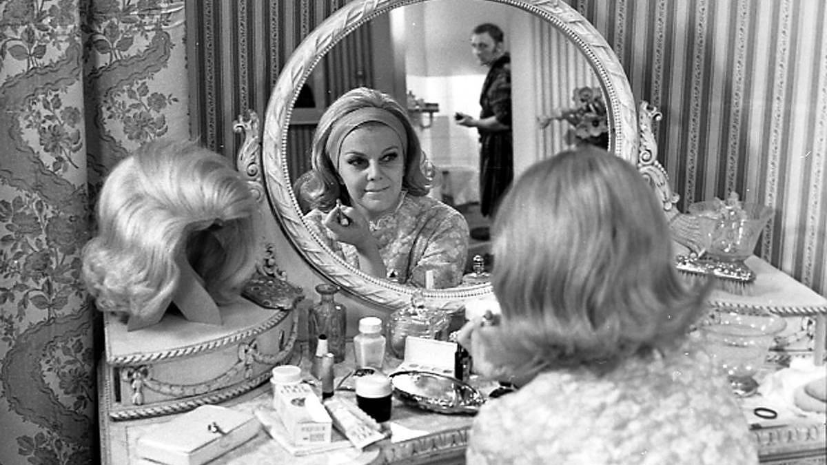 Kdo si nechá ujít tuhle českou klasiku, dělá chybu. Zítra vysílá ČT 1 fenomenální herecký koncert bez slabého místa