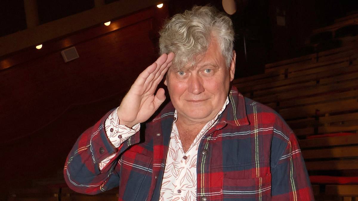 Ulice: Tonda Hložánek má třídu rád. Jeho představitel režíroval slavnou komedii