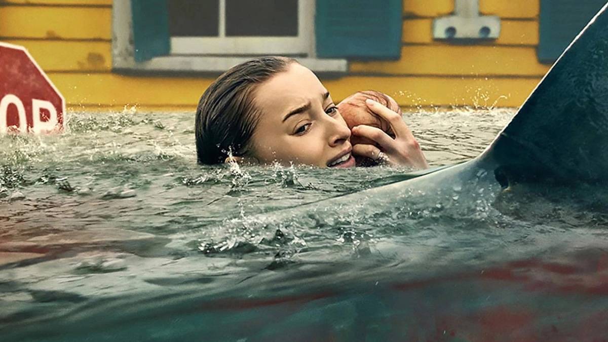 Nový trhák na Netflixu budí rozpaky. Žraločí smršť je podivný film. Koho to proboha vůbec napadlo?