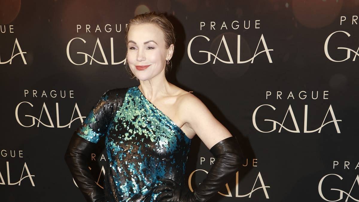 Vlastina Svátková je herečka, spisovatelka i malířka, která vystavuje v zahraničí