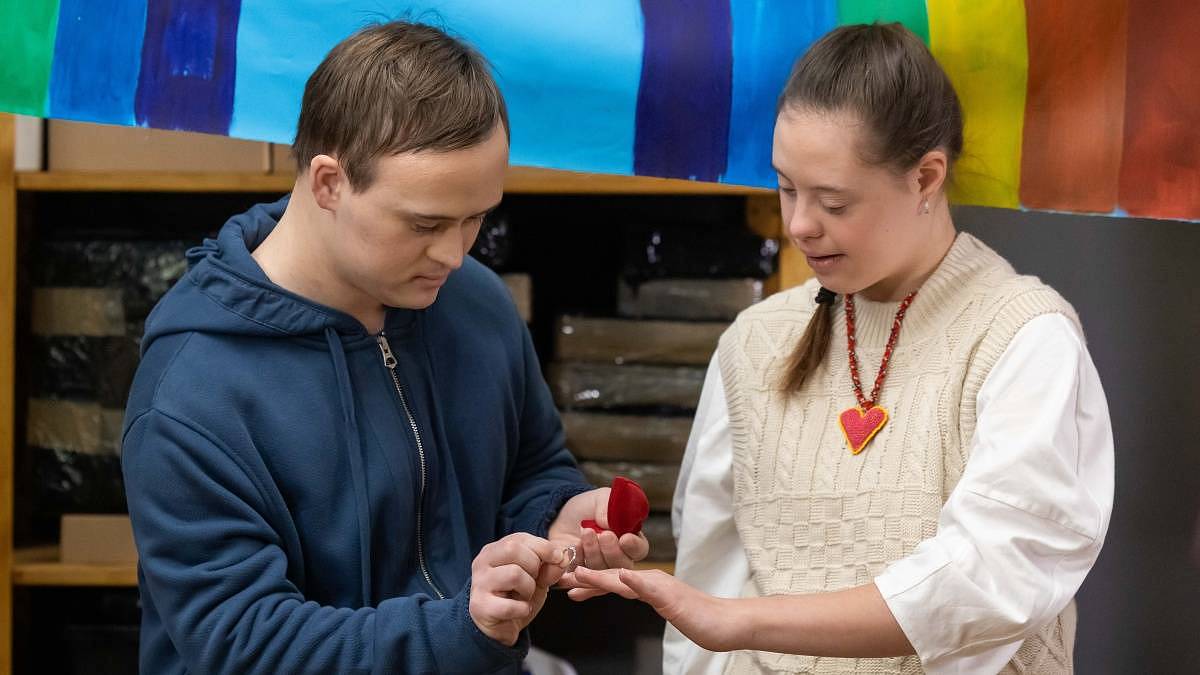 Zítra v Ulici: V pátek nás čeká duhová žádost o ruku a poprask u Adriany