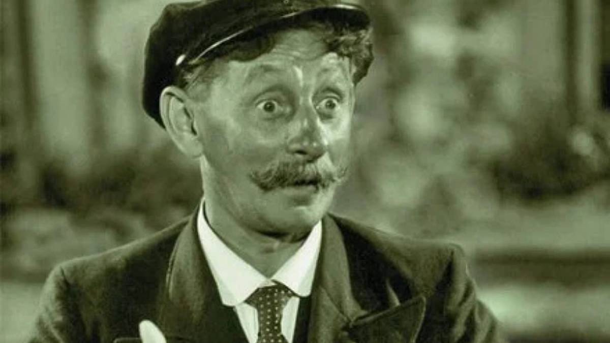 Vlasta Burian jako zachránce tonoucích. Film Ryba na suchu dodnes baví humorem i lidskostí