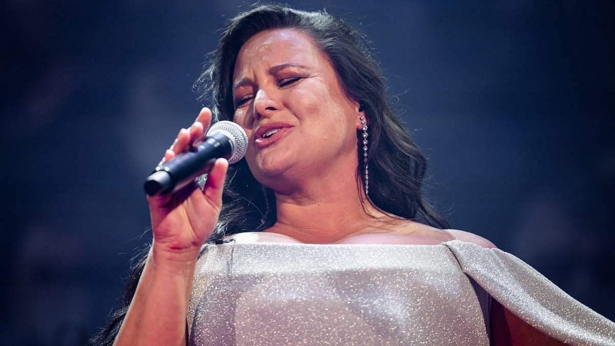Jubilejní KVIFF je zahájen: Přehlídka šarmu a rób v obraze