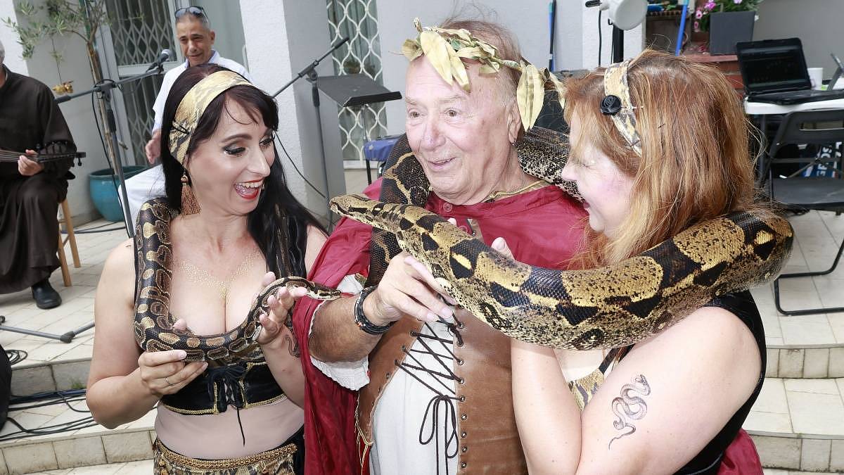 Proběhla oslava 84. narozenin české legendy. Kritici mluví o přírodním úkazu
