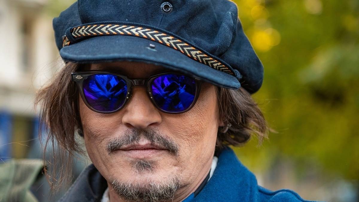 Nová vánoční koleda zamíří do kin, Johnymu Deppovi sedla role na míru, říká