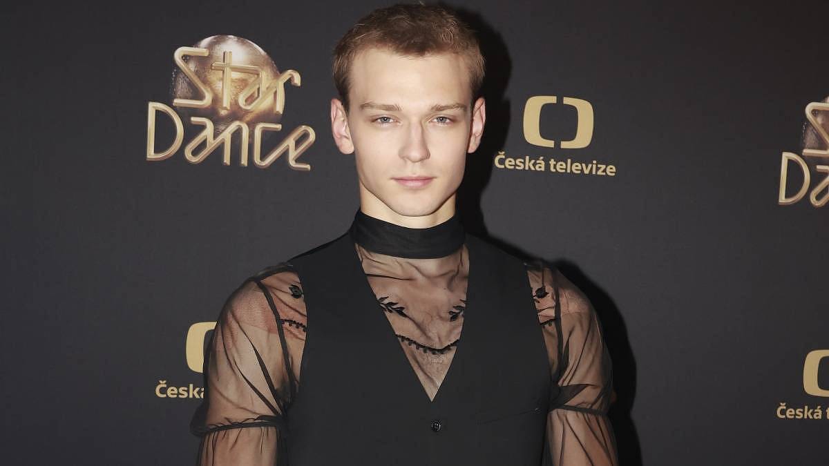 Tomas Sean Pšenička má dlahu na malíčku, ale i tak tančí ve StarDance dál