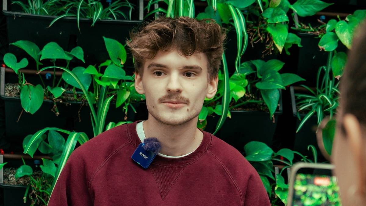 Ze Snowboarďáků k vysněným rolím záporáků. Valentýn Pokorný v rozhovoru prozradil, co ho na herectví nejvíc láká