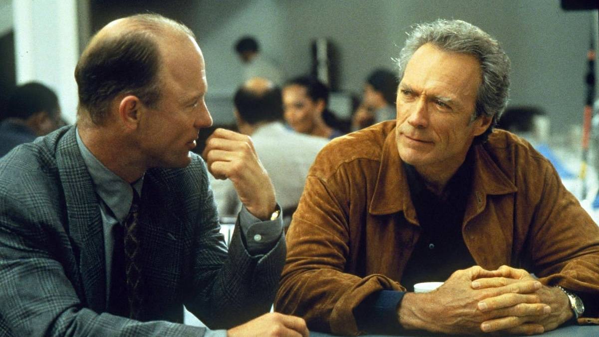 Osamělý svědek za zrcadlem: Thriller, ve kterém jde o holý život