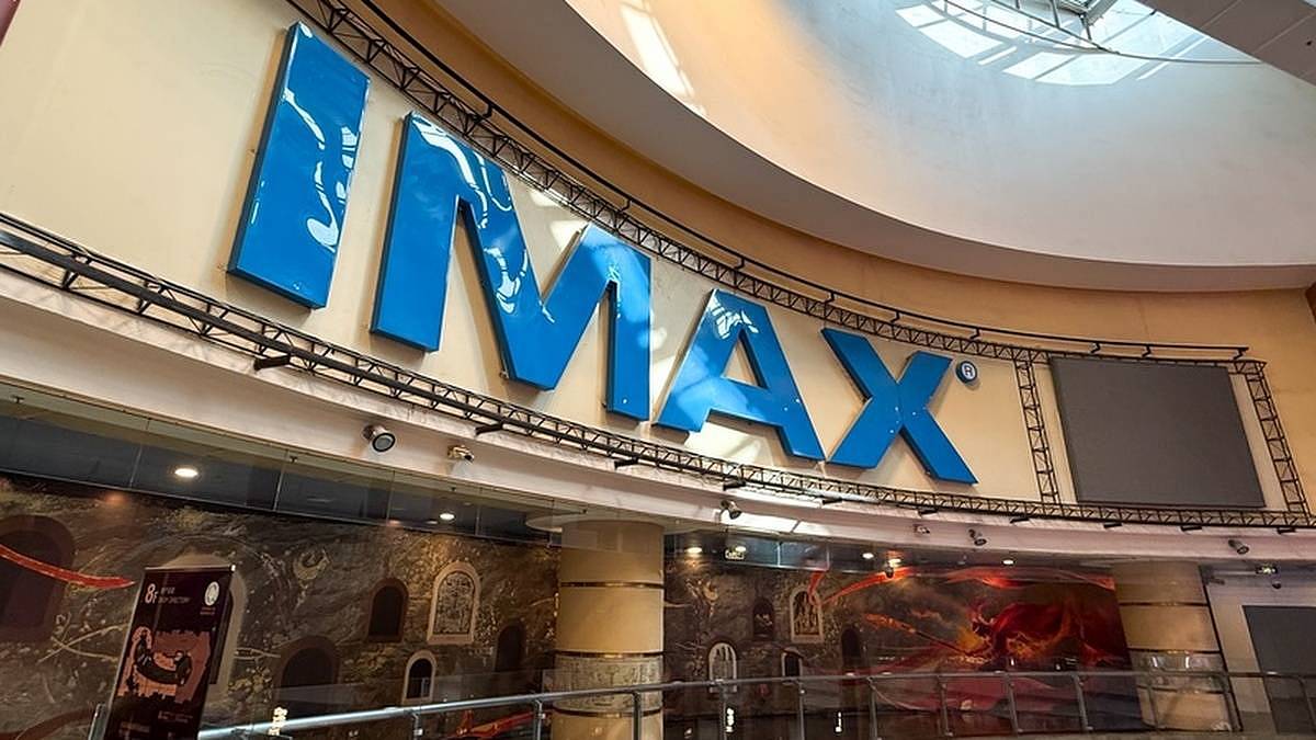 Nový filmový hit trhá žebříčky. Do promítání musely zasáhnout nůžky