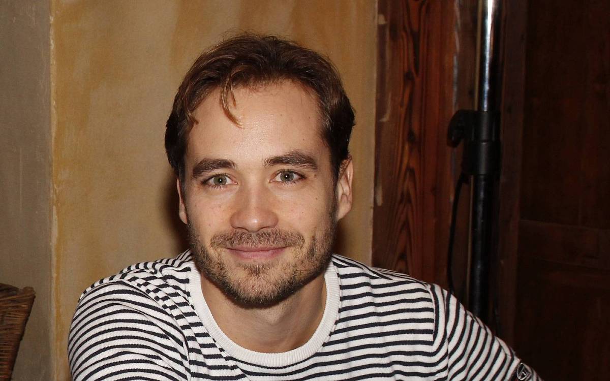 Jak žije hlavní „záporák“ ze Slunečné Filip Tomsa a proč je pro něj nejdůležitější divadlo? Jak žije hlavní „záporák“ ze Slunečné Filip Tomsa a proč je pro něj nejdůležitější divadlo?