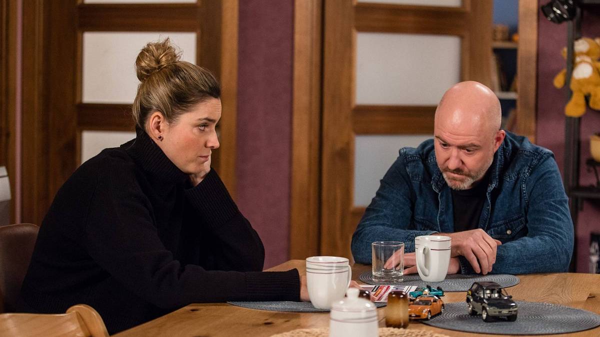 V páteční Ulici se hvězdy na Vandu vykašlou a Karla sežene párového terapeuta