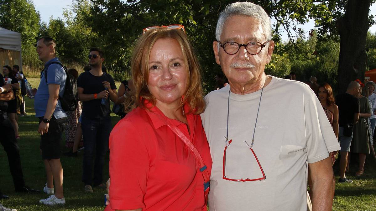 Jitka Sedláčková, která hraje ráznou Helenu Pechovou v seriálu ZOO, je už pár let zamilovaná jako školačka Jitka Sedláčková, která hraje ráznou Helenu Pechovou v seriálu ZOO, je už pár let zamilovaná jako školačka