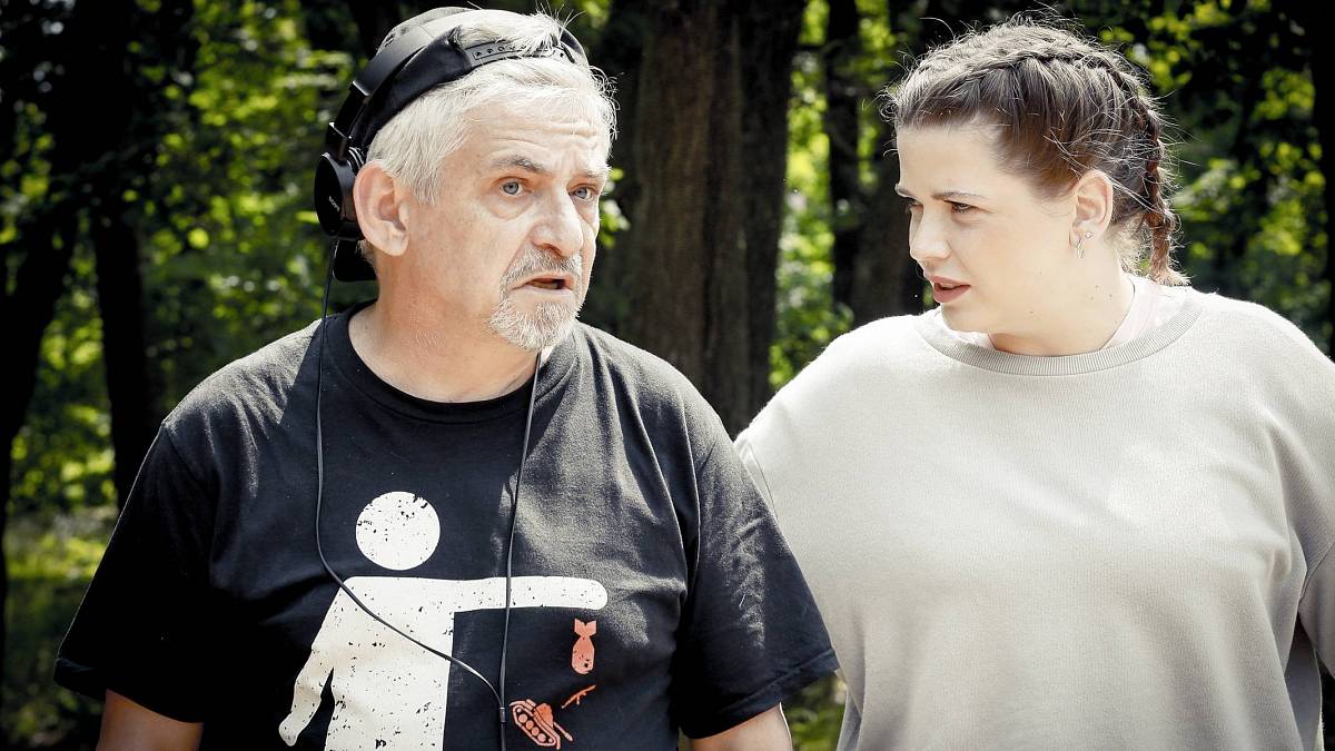 Chataři ze Švihova: Michal Suchánek točí seriál, který opět vsází na posedlost českého národa trávit čas chatařením