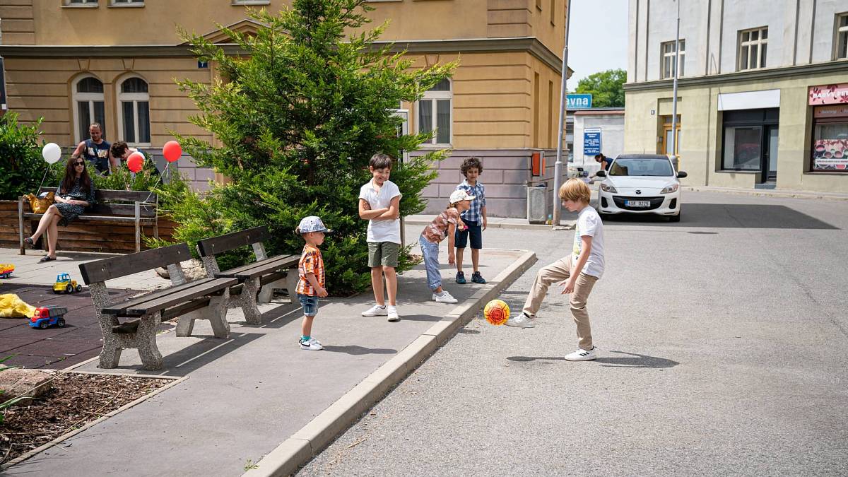 Zpátky do minulosti s Ulicí: Kácení stromů na náměstí rozběsnilo nejen Vilmu Nyklovou Zpátky do minulosti s Ulicí: Kácení stromů na náměstí rozběsnilo nejen Vilmu Nyklovou