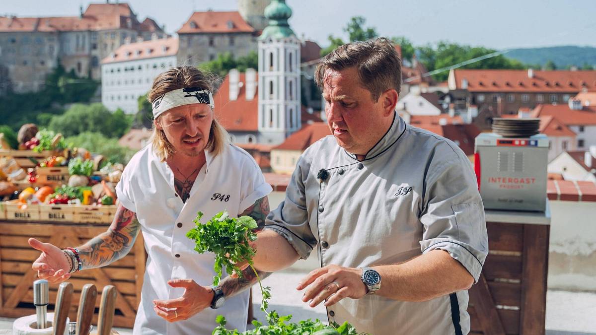 Kino z gauče: Nově přidané projekty na Netflixu, HBO MAX, SkyShowtime, Prima + a Voyo, které mají český dabing