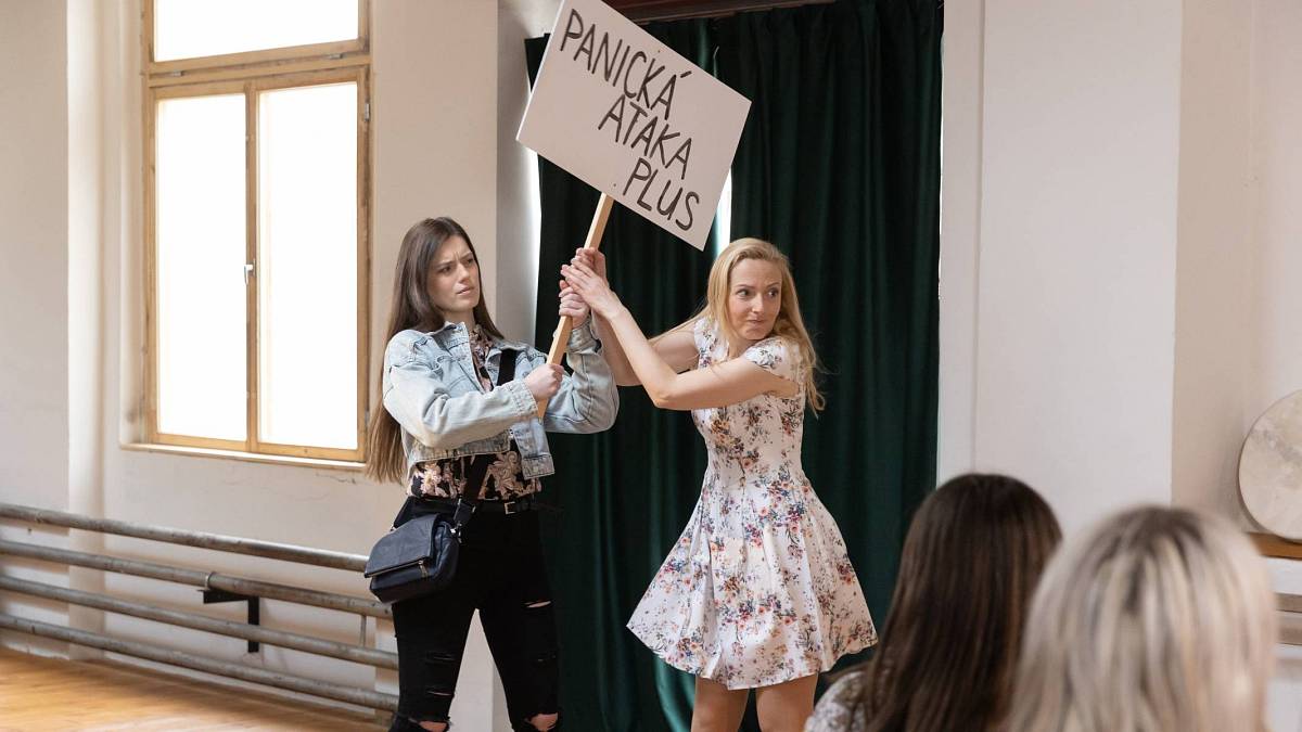 Pondělní Ulice: Kristýna přeruší Juliin seminář demonstrací a Pavel se bude radovat z dítěte, na rozdíl od Venduly