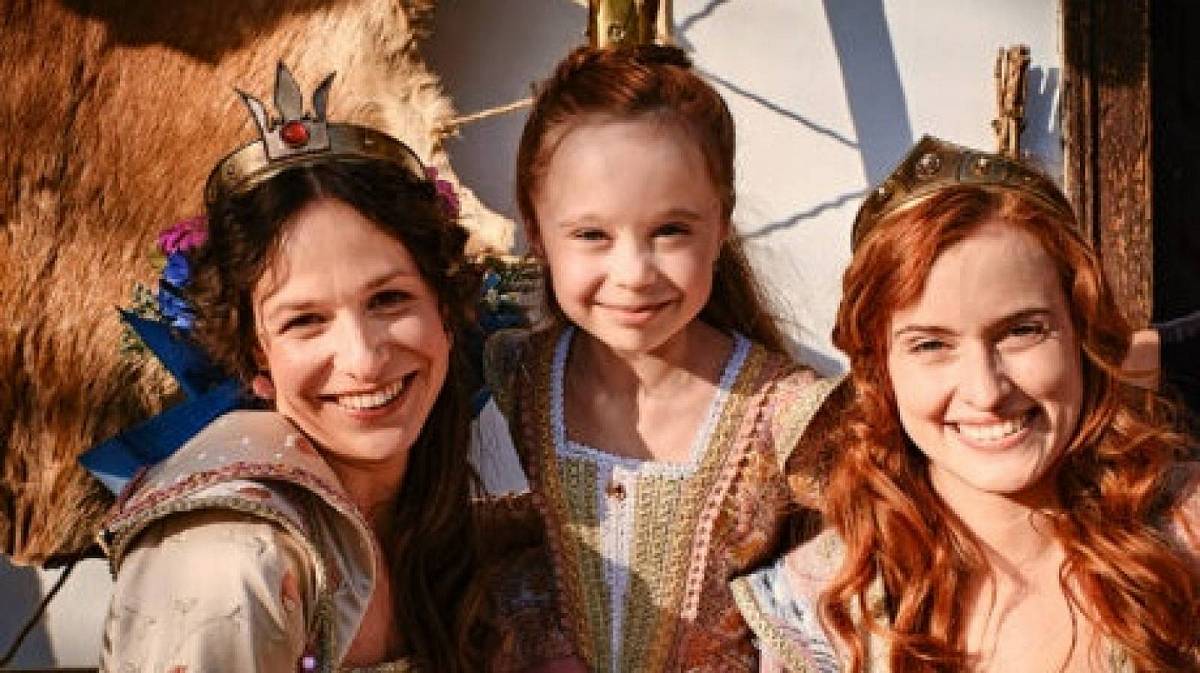 Tajemství staré bambitky 2: Kdo si sedl poprvé na královský trůn a kdo mohl do práce chodit na natáčení v bačkorách Tajemství staré bambitky 2: Kdo si sedl poprvé na královský trůn a kdo mohl do práce chodit na natáčení v bačkorách