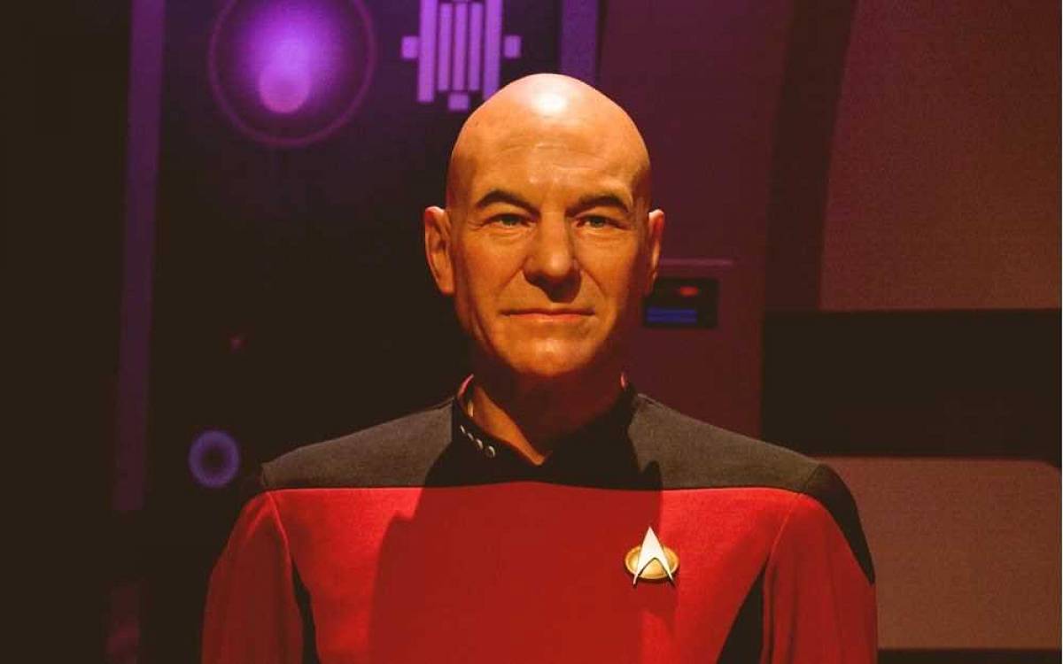 Jak žije kapitán Picard ze Star Treku? Co čte svým fanouškům na sociální síti?