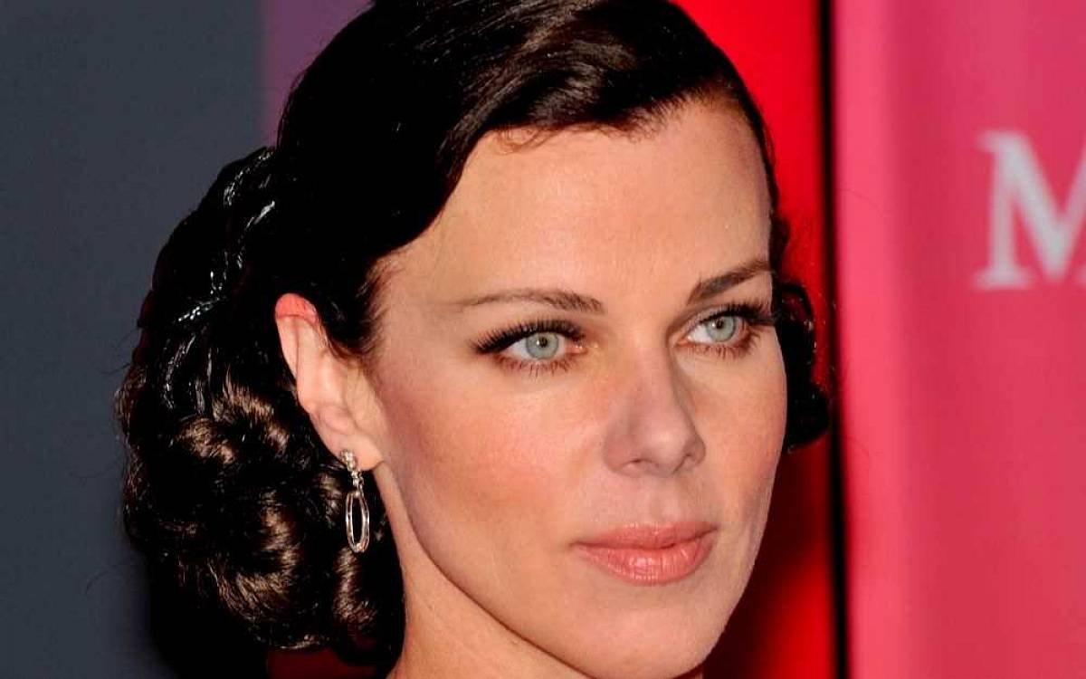 Debi Mazar: herečka ze seriálu Znovu 20 a její zkušenost s nemocí COVID-19. Přečtěte si, proč herečku nechtěli testovat