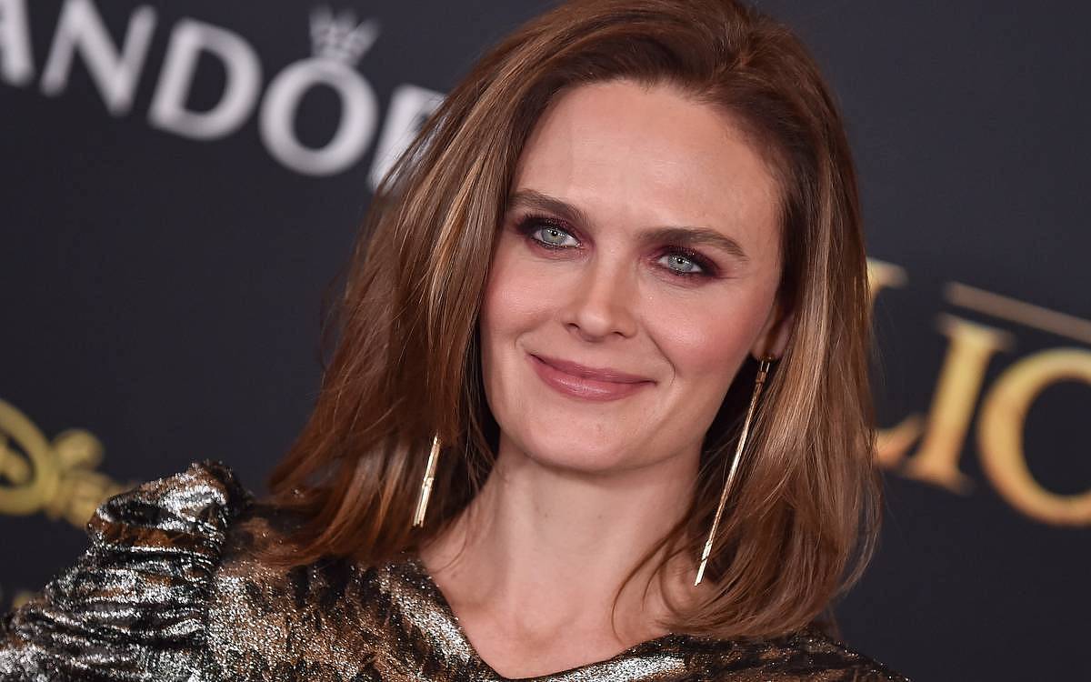 Jak dnes žije Emily Deschanel ze Sběratelů kostí a kdo ze seriálových kolegů patří mezi její nejlepší přátele