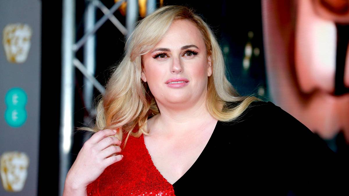 Rebel Wilson se s komedií Maturitní ročník vrací zpět před kameru. Co diváci říkají na film a hereččin návrat?