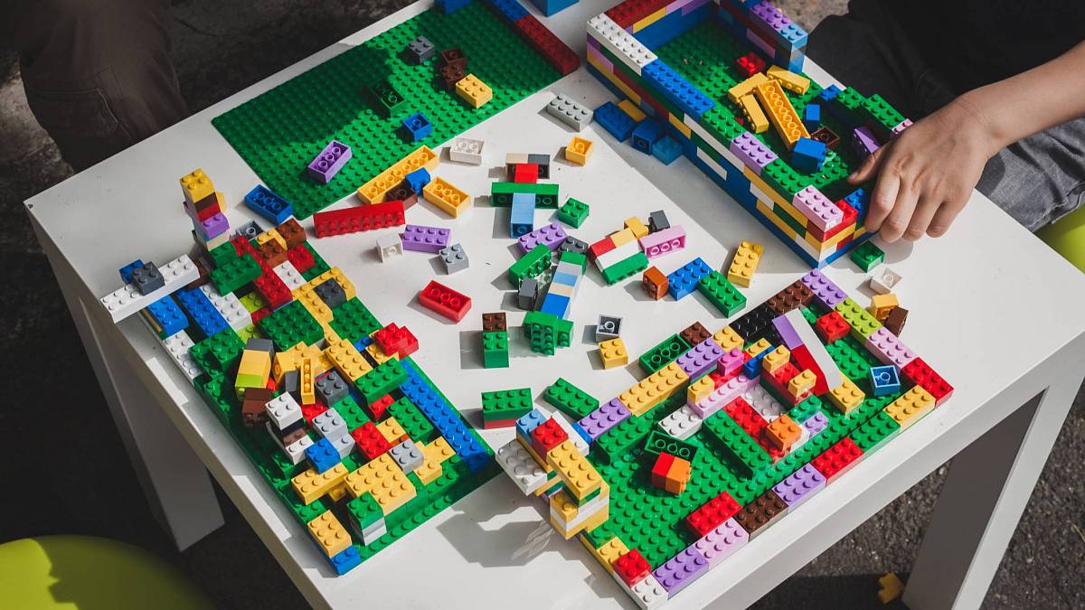 Přichází soutěž o titul Lego Masters 2022 a půl milionu korun, k tomu soutěž pro všechny, kdo milují magické kostičky