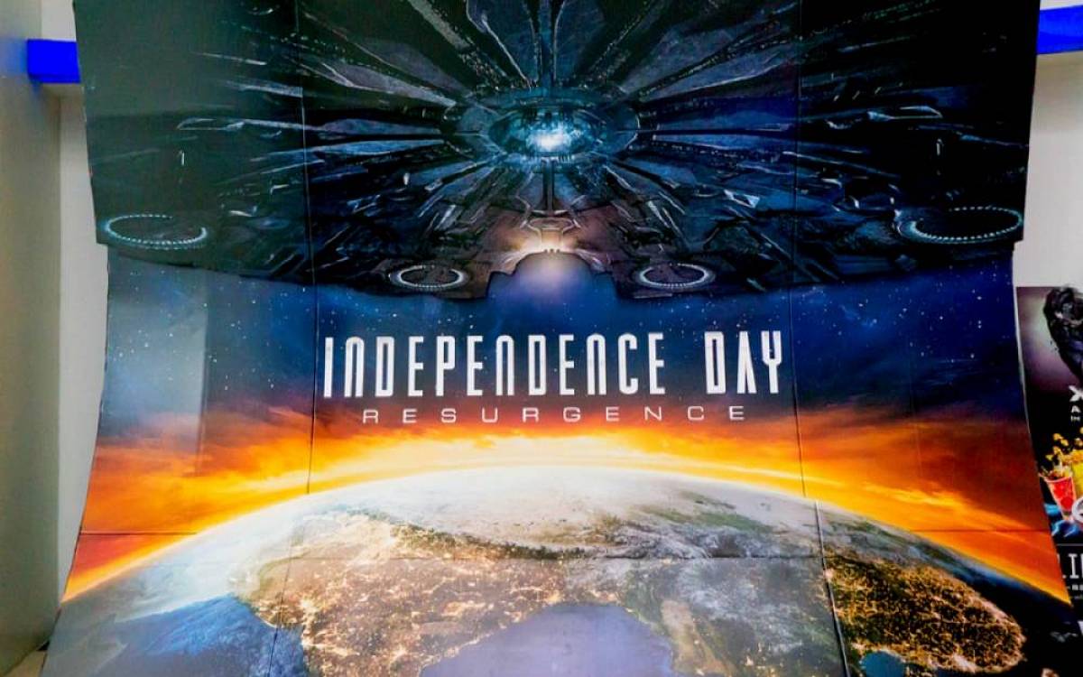 Independence Day 2 byl v kinech před pěti lety a fanoušci se pomalu ptají: Neměl se natáčet i třetí díl?
