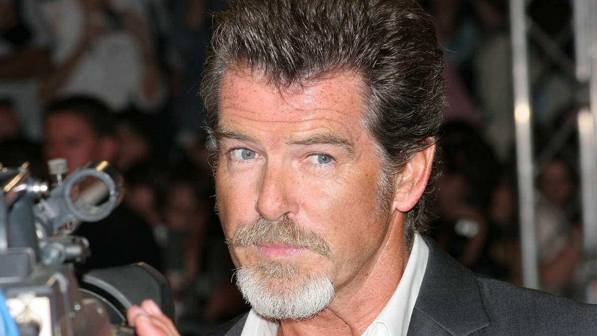 Stopy spravedlnosti: Pierce Brosnan a Jackie Chan v trochu zapomenutém akčňáku na Netflixu