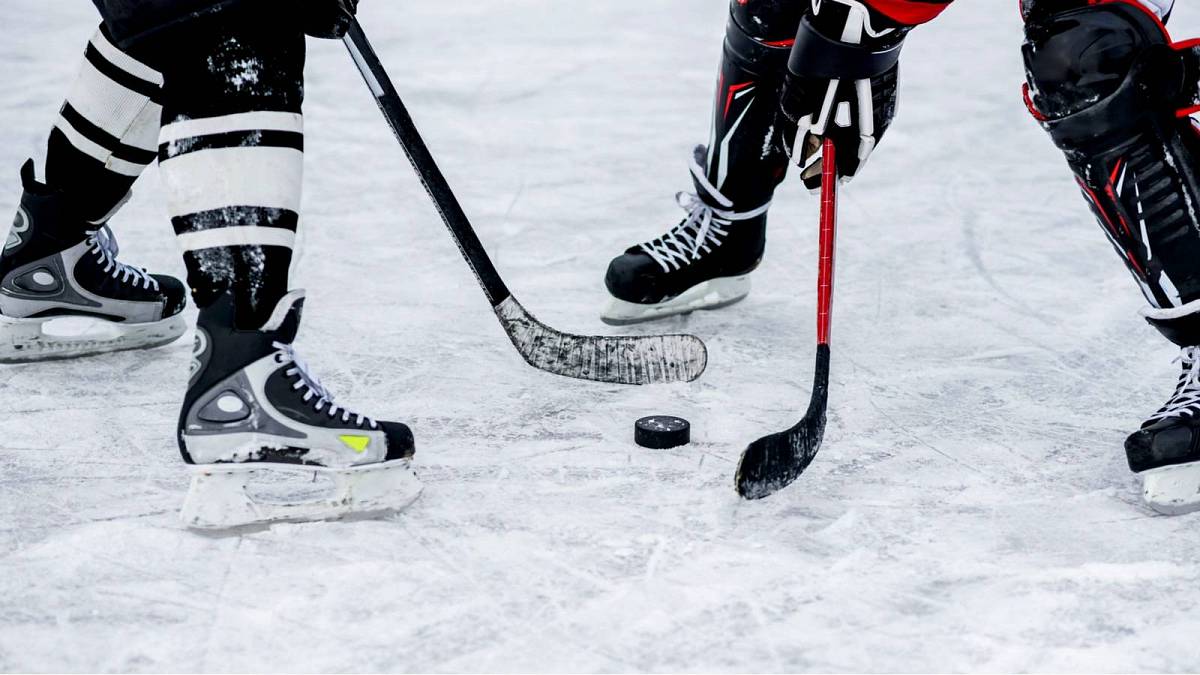 Hokejové mistrovství je u konce, ale pokud si chcete nadále užít sport na ledě, pusťte si tyto filmy