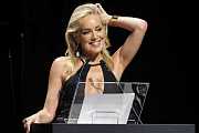 Hvězda Základního instinktu Sharon Stone oplakává adoptivní babičku, která zemřela na Covid-19 Hvězda Základního instinktu Sharon Stone oplakává adoptivní babičku, která zemřela na Covid-19