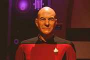 Jak žije kapitán Picard ze Star Treku? Co čte svým fanouškům na sociální síti?