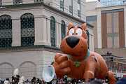 Scoob! (2020) je inspirován původním seriálem, Scooby-Doo se představí od štěněte