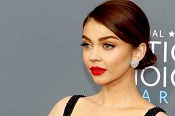 Hvězda Modern Family Sarah Hyland: Soudní zákaz styku s bývalým partnerem a zásnuby v Los Angeles Hvězda Modern Family Sarah Hyland: Soudní zákaz styku s bývalým partnerem a zásnuby v Los Angeles