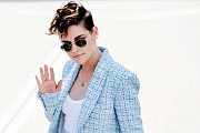 Kristen Stewart září ve vánoční romantické komedii Happiest Season s LGBT tématikou Kristen Stewart září ve vánoční romantické komedii Happiest Season s LGBT tématikou