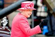Koruna: Žhavé novinky o seriálu mapujícím vskutku královský život Elizabeth II. Koruna: Žhavé novinky o seriálu mapujícím vskutku královský život Elizabeth II.