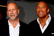 Šakal: Bruce Willis si v roli brutálního zabijáka nakonec nejvíce užíval líbačku s mužem Šakal: Bruce Willis si v roli brutálního zabijáka nakonec nejvíce užíval líbačku s mužem
