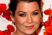 Seriál Chirurgové: Ellen Pompeo v roli Meredith Grey se vrátí na televizní obrazovky nejspíš až příští rok Seriál Chirurgové: Ellen Pompeo v roli Meredith Grey se vrátí na televizní obrazovky nejspíš až příští rok