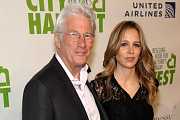 Tipli byste, že Richard Gere už má 71 let? Charisma mu ale rozhodně nechybí, jeho manželka je o 33 let mladší Tipli byste, že Richard Gere už má 71 let? Charisma mu ale rozhodně nechybí, jeho manželka je o 33 let mladší