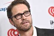 Brandon z Beverly Hills 90210 si žije v luxusu. Čím se tento pohledný padesátník živí 20 let po natáčení seriálu? Brandon z Beverly Hills 90210 si žije v luxusu. Čím se tento pohledný padesátník živí 20 let po natáčení seriálu?